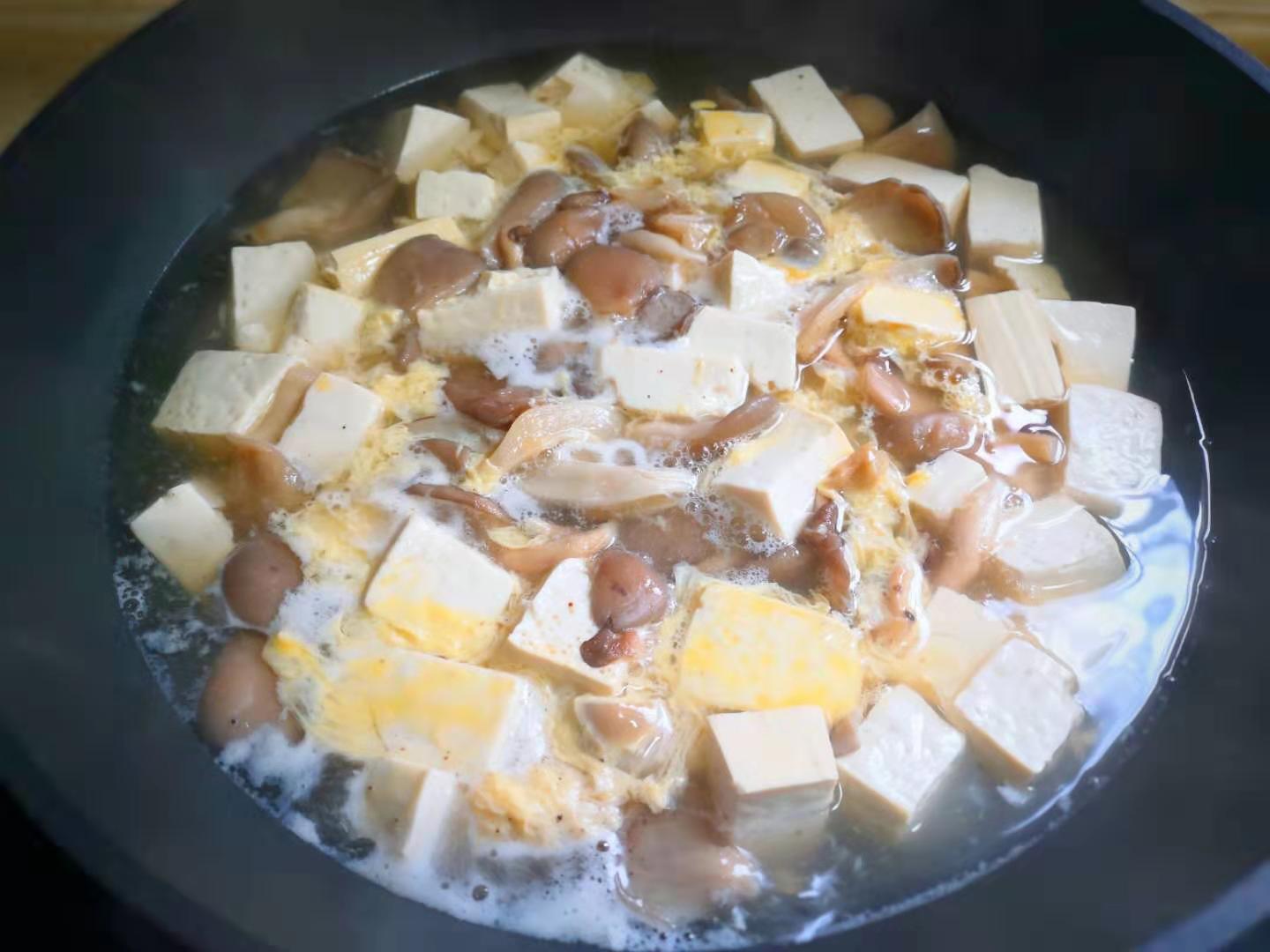 榴莲鸡汤火锅，独特风味，暖身又滋补的美食体验