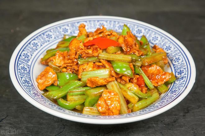 五花肉豆腐炒青菜，家常美食的鲜美秘诀