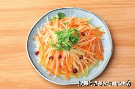 凉洋葱土豆丝，夏日开胃美食，清爽又营养
