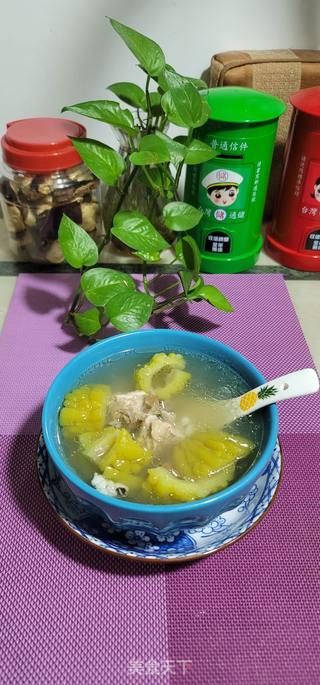 杜仲芡实排骨汤的做法