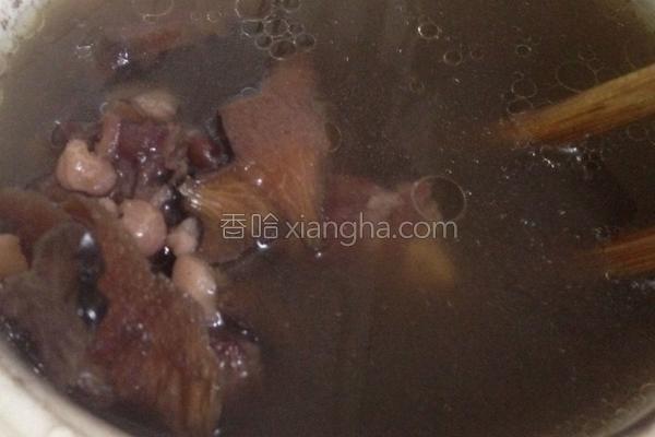 杜仲芡实排骨汤的做法