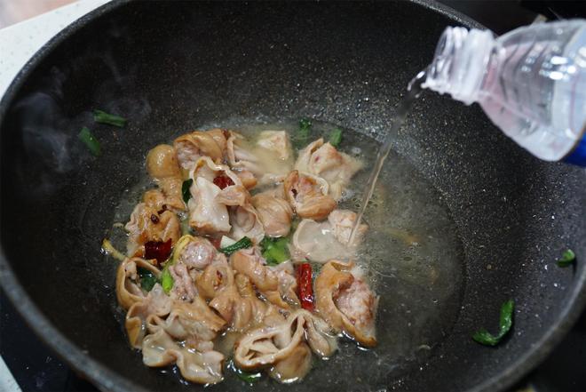 豆腐辣椒炖菜馒头，家常美食的全新搭配体验