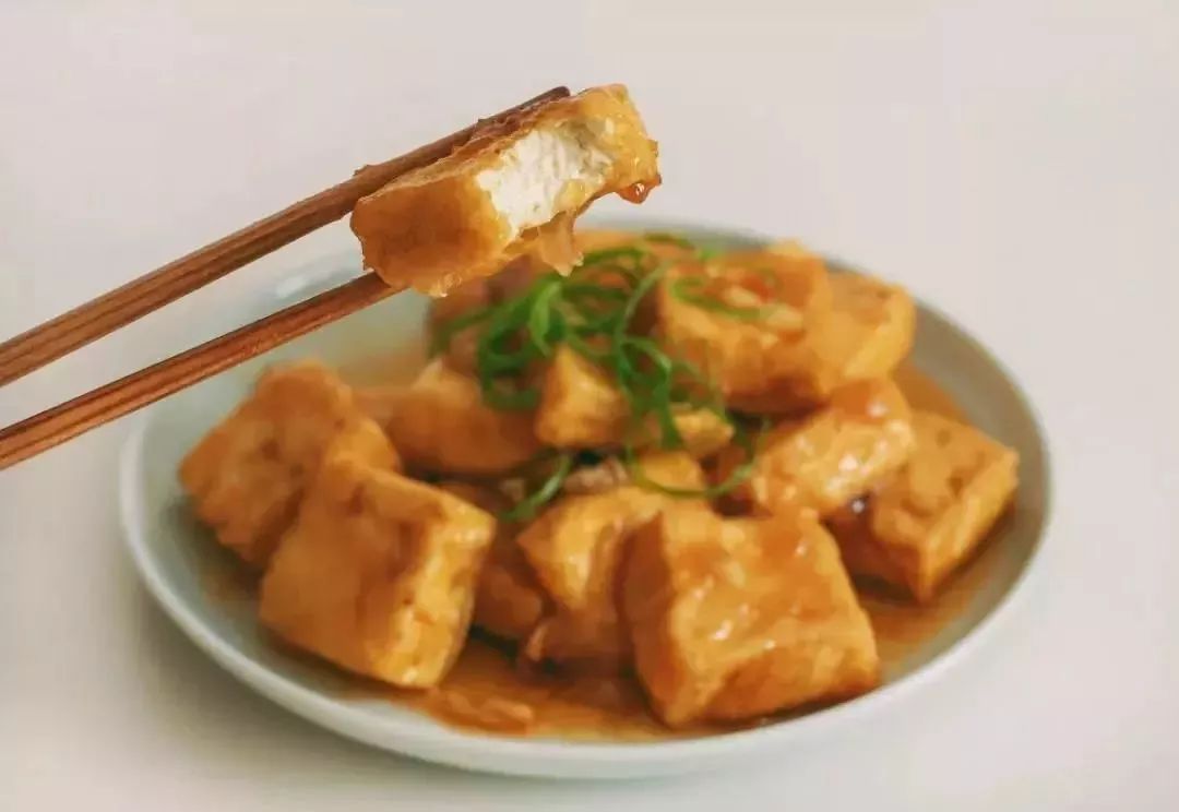 糖醋红烧豆腐，家常美食的绝妙口感与营养奥秘