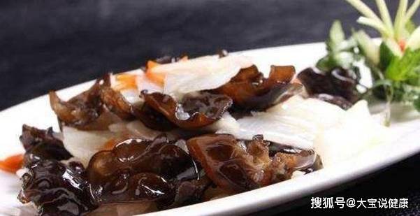 饭店秘制木耳炒豆腐，家常美食的健康升级版