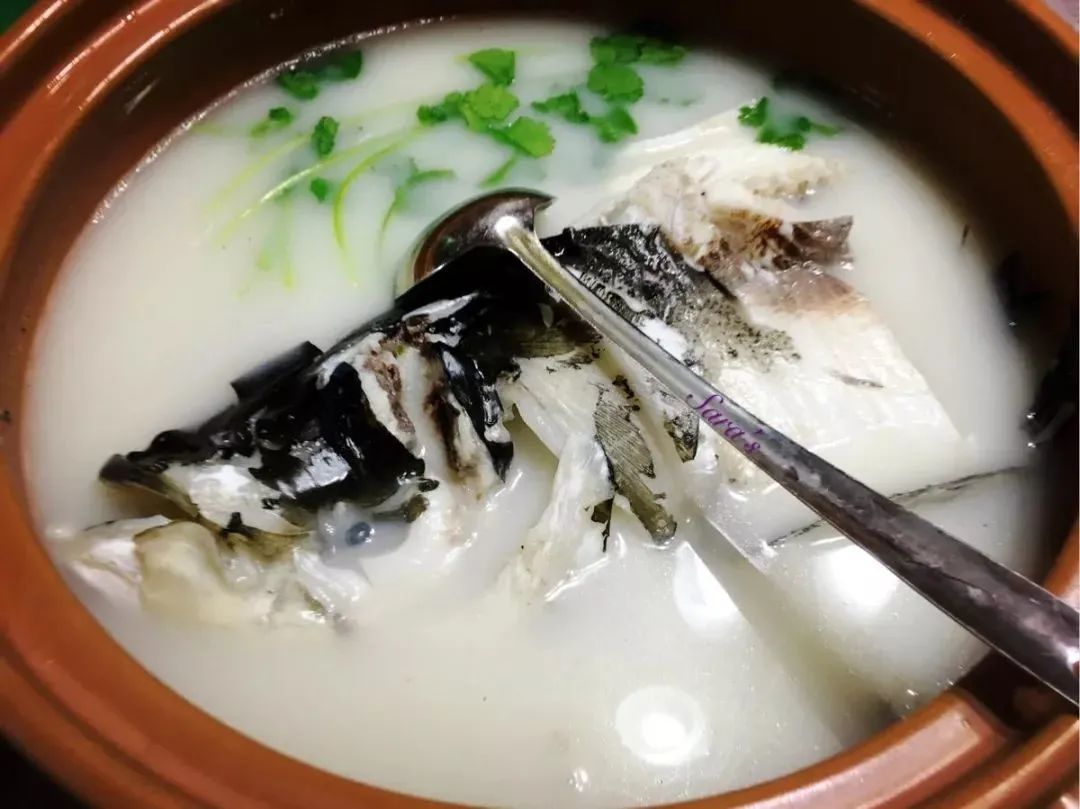 鱼头冻豆腐煲汤，冬日里的温暖滋补佳品