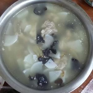 排骨萝卜电饭煲汤的做法