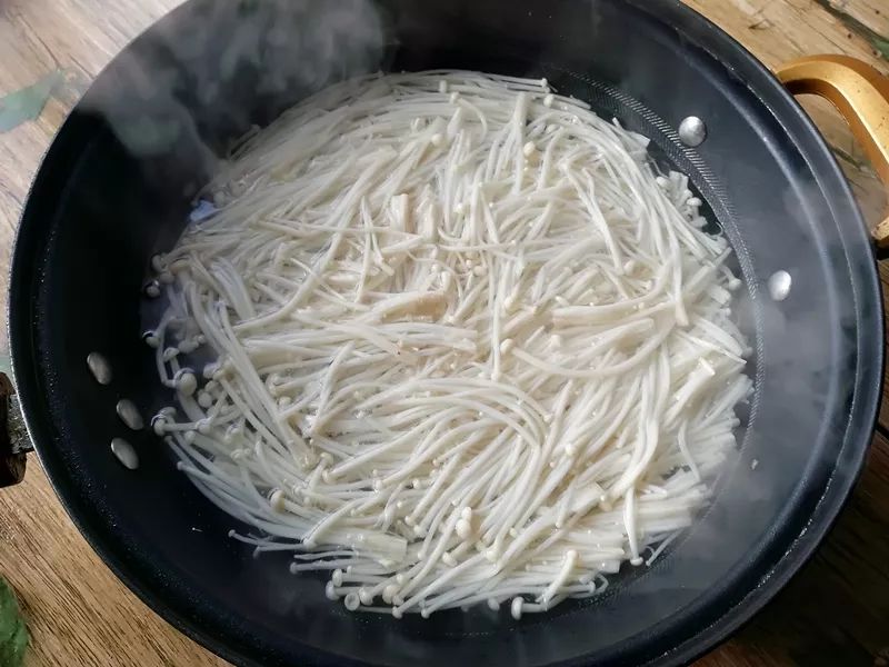 韩式金针菇的魅力，美味与健康的完美融合