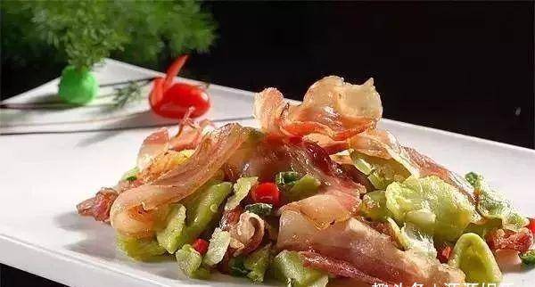 虎皮鸡蛋炖豆腐，家常美食的绝妙搭配
