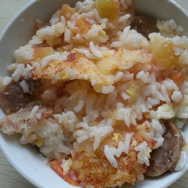 番茄鸡蛋香肠焖饭做法