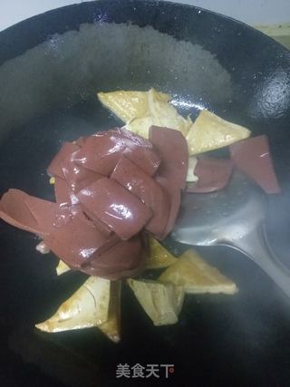 猪血豆腐火腿的做法