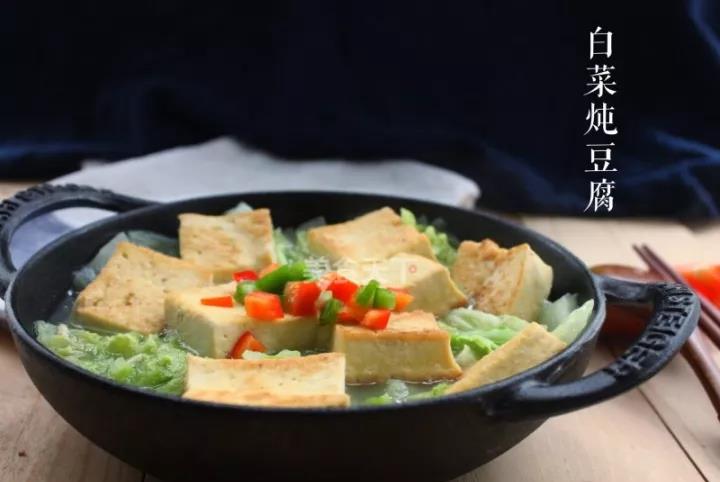 土豆白菜豆腐的奇妙组合，家常美食的全新境界