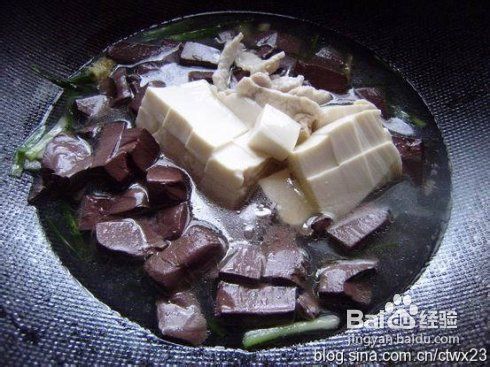 豆腐猪血咸菜汤的做法
