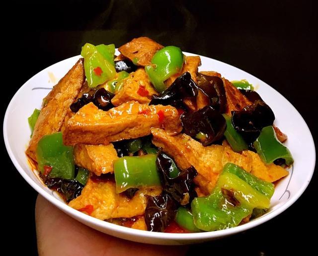 家常美食，圆葱豆腐木耳炒肉，鲜美口感与健康兼具的佳肴