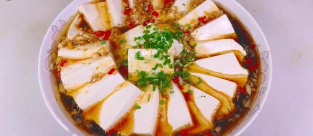 夏日清爽佳肴，冷菜千叶豆腐的制作与美味秘诀