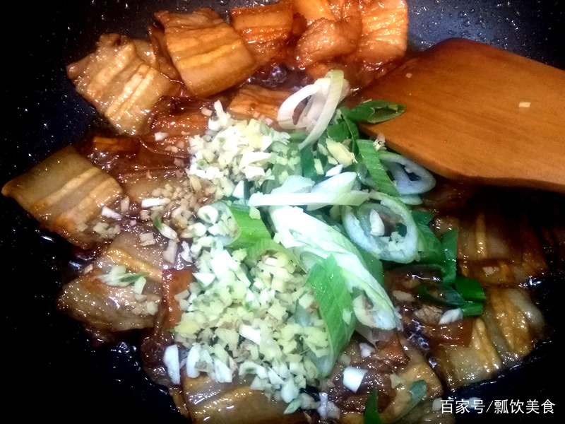 猪肉豆腐煮粉丝，家常美食的温暖滋味
