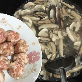 蘑菇肉丸做汤的做法
