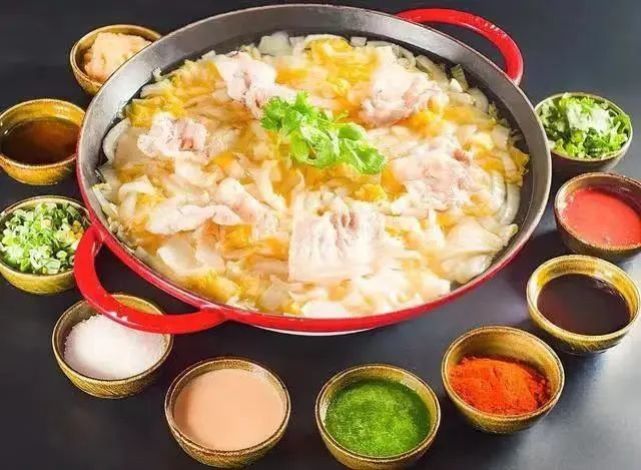 酸菜火锅煮豆腐，酸爽开胃，暖身养生的美食佳选