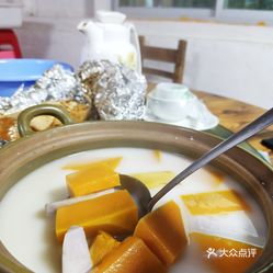 自制椰汁煮豆腐，椰香四溢，滋补养颜的美食之旅