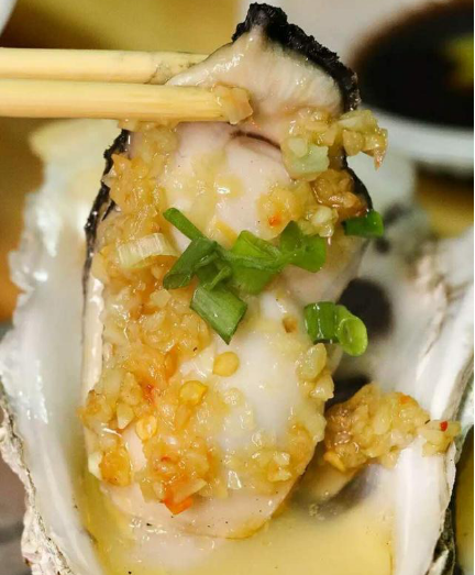 海味盛宴，生蚝虾仁煎蛋豆腐的美味与营养揭秘