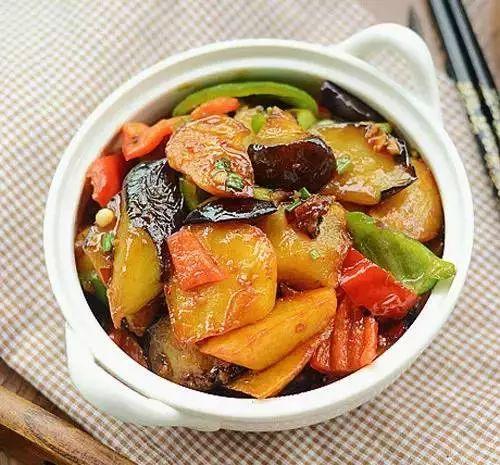 豆腐与酉红柿的美食邂逅，营养美味，家常菜肴新选择