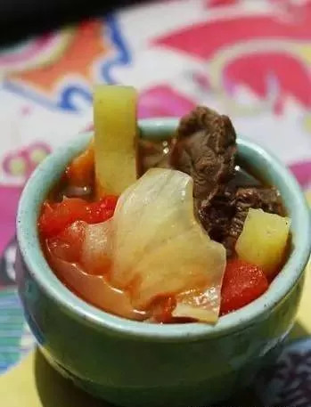 药材牛肉煲汤的做法