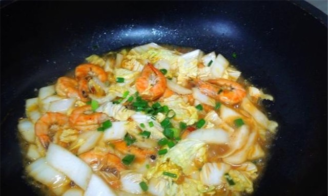 家常美食，炸豆腐白菜凉拌，美味又健康的一道佳肴