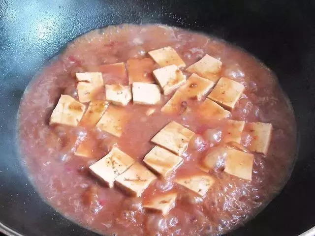 陈蹄膀炖豆腐，滋补养生的家常美味