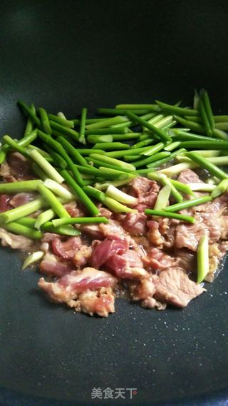 蒜苗豆腐炒肉的做法