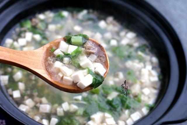 牛肉豆腐青菜锅子，暖身养颜的美食佳肴