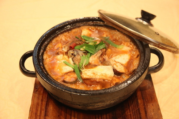 沙锅豆腐鲤鱼，家常美味，暖身养生的秘密食谱