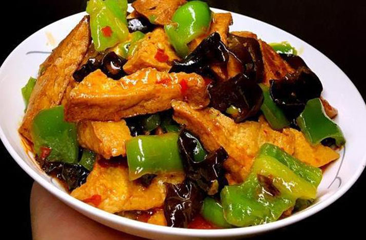 豆腐土豆炖大肠，家常美食的醇厚滋味