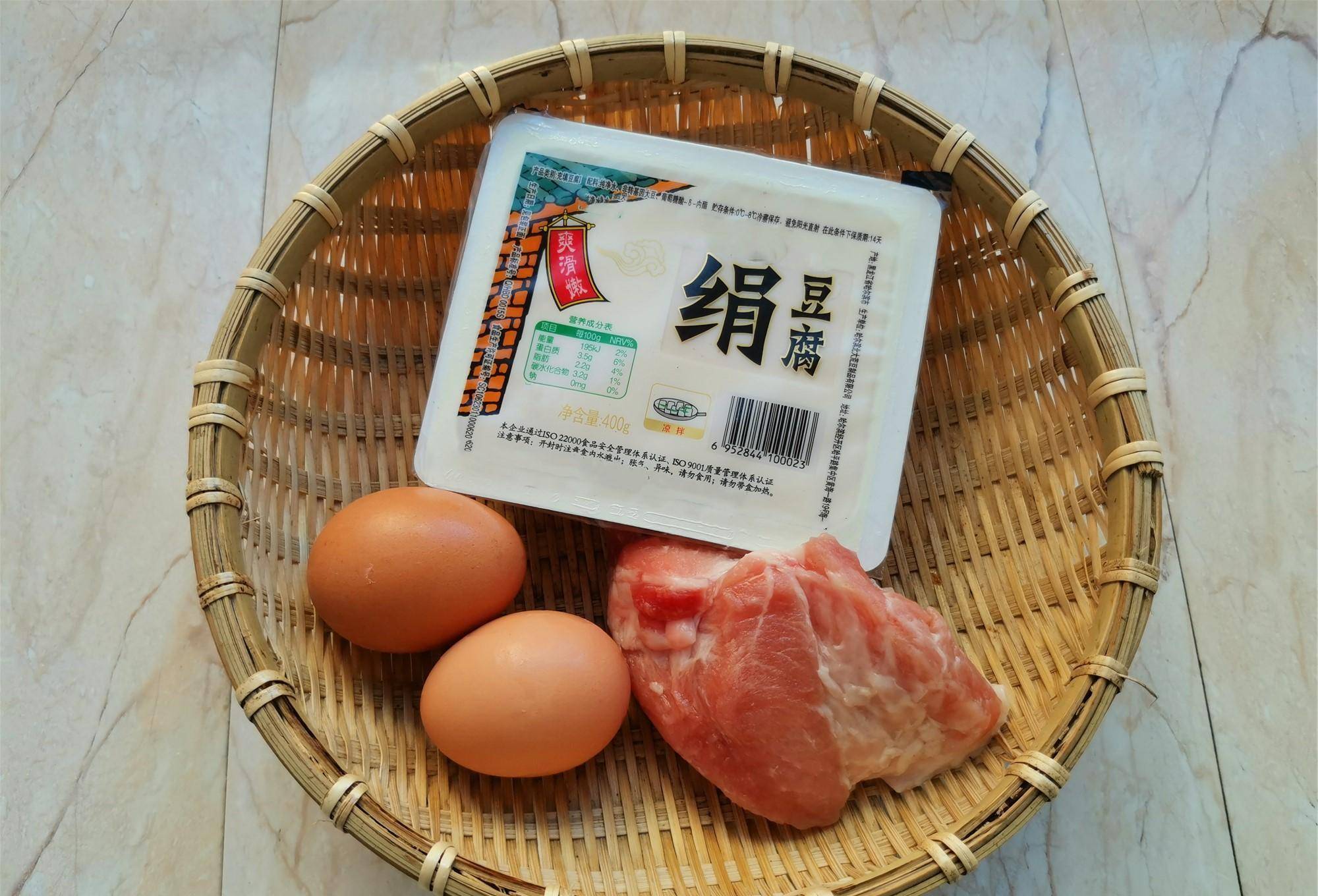 鸡蛋包内酯豆腐，营养美味，简单易学的家常菜做法解析