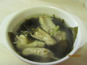 无花果排骨海带汤的做法