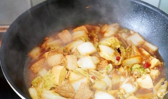 豆腐虾米炖土豆，家常美食的温暖魅力