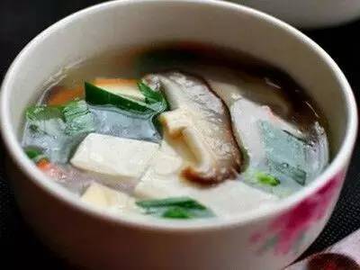 豆腐香菇炖猪肉的做法