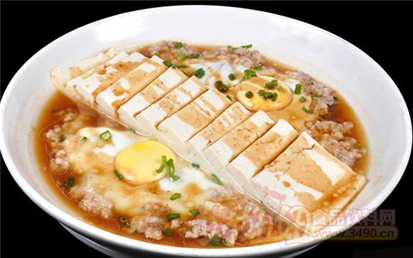 淀粉肠煮豆腐，家常美食的鲜美秘诀
