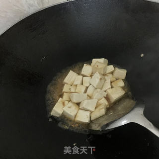 淀粉肠煮豆腐，家常美食的鲜美秘诀