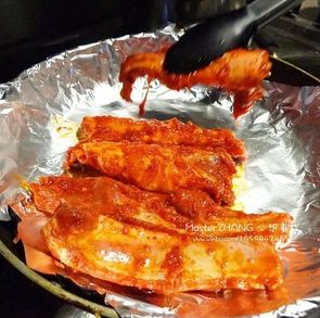 排骨肉剔下夹烧饼的做法