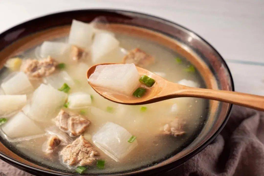 豆腐萝卜酿肉汤，家常美食中的营养滋补佳品