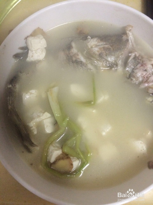 鲈鱼肉片豆腐汤的做法