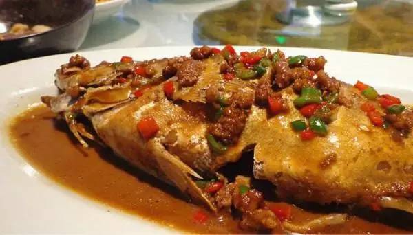 红烧豆腐与烤黑鱼的美味碰撞，家常美食新体验