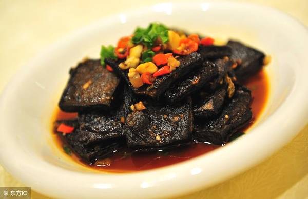 广安正宗臭豆腐，闻臭识美味，传统小吃里的独特魅力