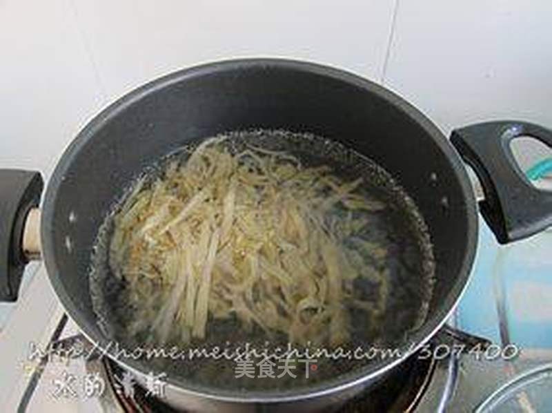 榨菜肉丝汤米饭的做法