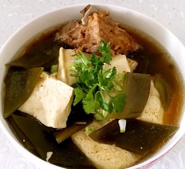 嫩豆腐炖排骨，滋养身心的一道家常美味