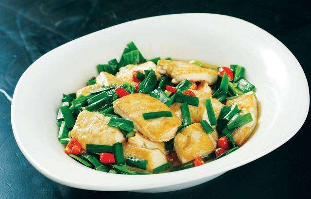 家常美味，炒农村小豆腐的制作秘诀与营养解析