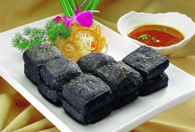 家常秘制，自己动手酿制独特风味的臭豆腐