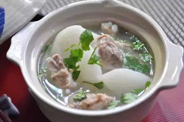 牛鞭萝卜排骨汤的做法