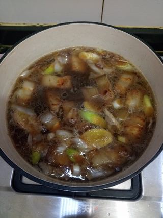 五花肉炖豆腐粉丝，家常美食的魅力与做法解析