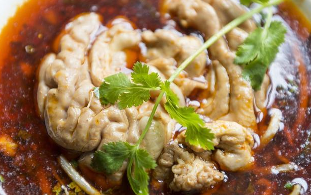 猪脑炖豆腐鸡蛋，营养滋补的美食佳品