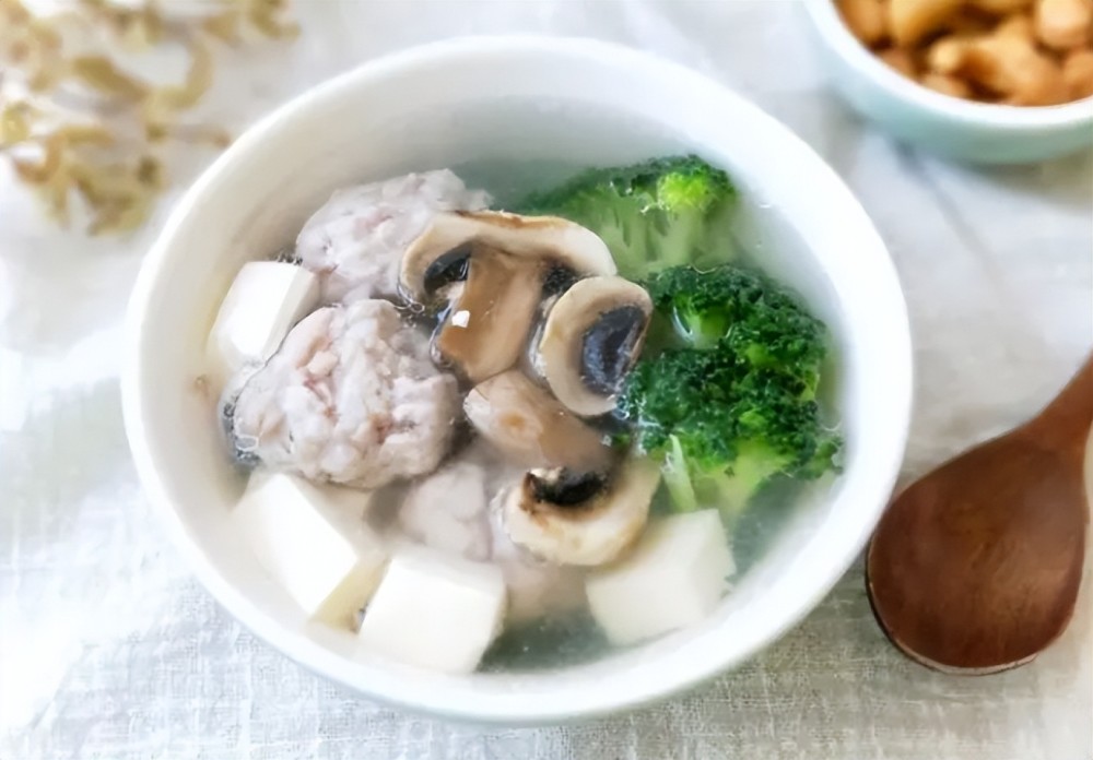 清炖豆腐鱼，鲜美营养，家的味道